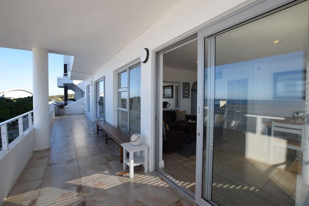 Dolphin House Apartments