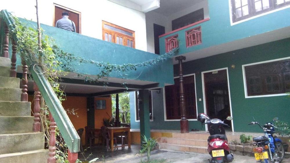 Mango Tree Rooms