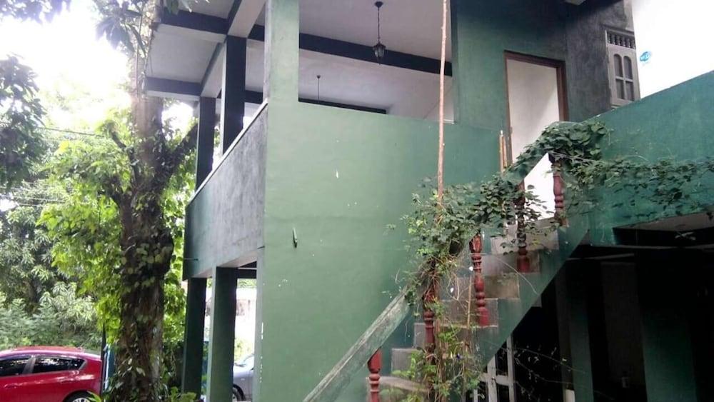 Mango Tree Rooms