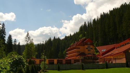 Hotel & Restaurant Lacu Rosu