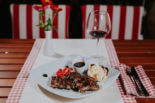 Hotel & Restaurant Lacu Rosu