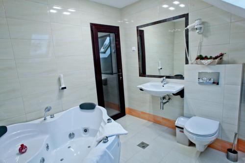 Hotel & Restaurant Lacu Rosu