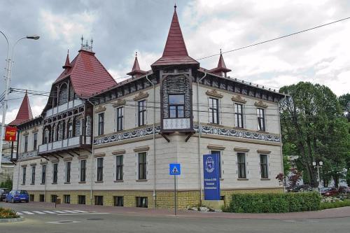 Hotel Carol