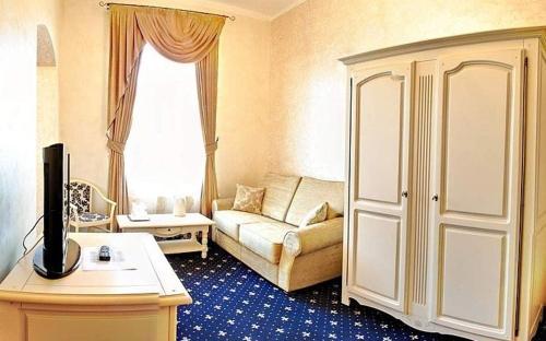 Hotel Carol