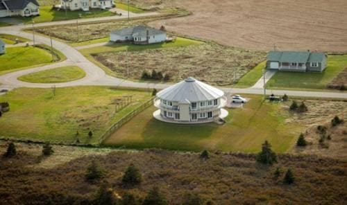 Around the Sea Rotating House, Suites & Tours