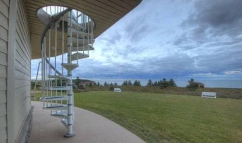Around the Sea Rotating House, Suites & Tours