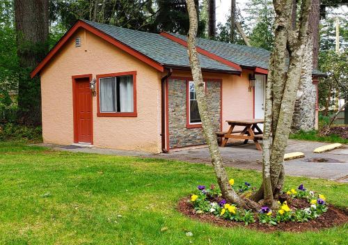 Malahat Bungalows Motel