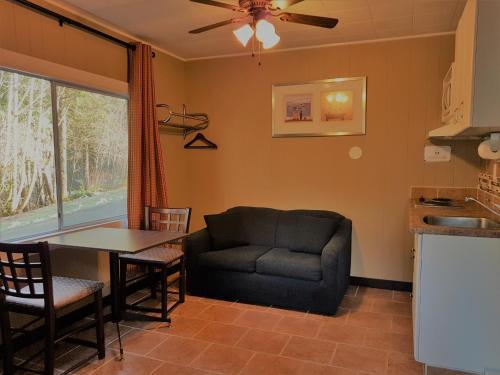 Malahat Bungalows Motel