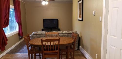 Malahat Bungalows Motel