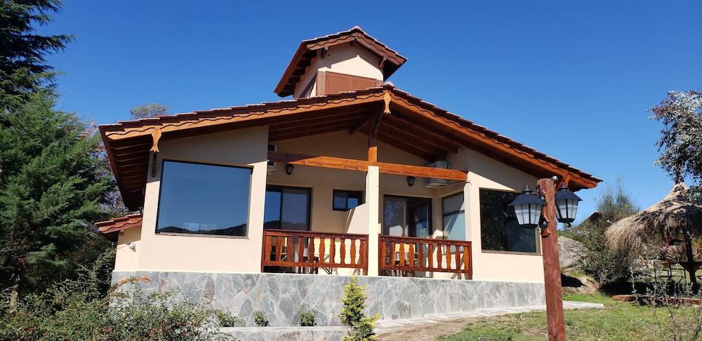 Aires Serranos Suites