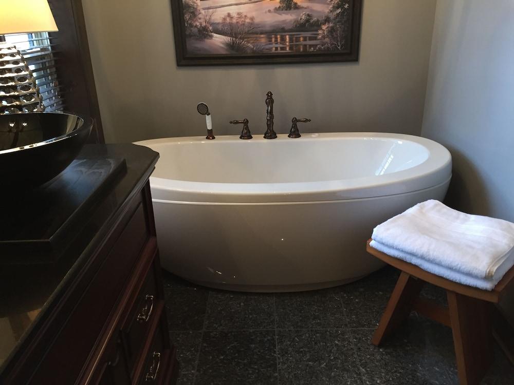 Tranquil Waters Inn