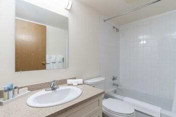 Fort Garry Place Furnished Suites
