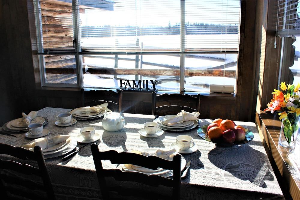 Woodhouse Cottages And Ranch