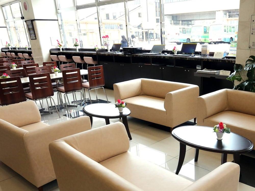 Toyoko Inn Shin-Takaoka-Eki Shinkansen Minami-Guchi