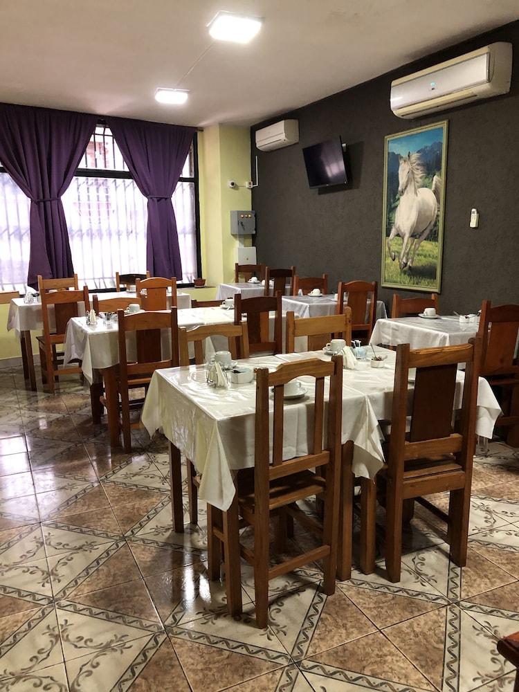 La Familia Hotel