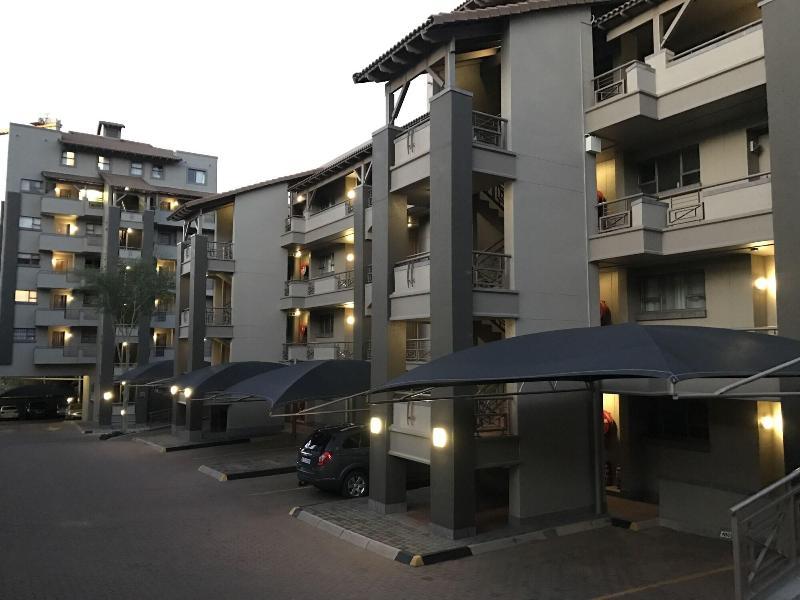 77 Grayston Apartment