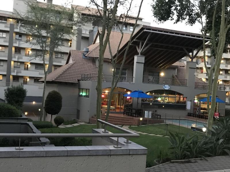 77 Grayston Apartment