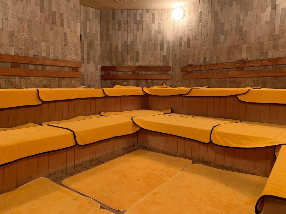 Funabashi Grand Sauna and Capsule Hotel