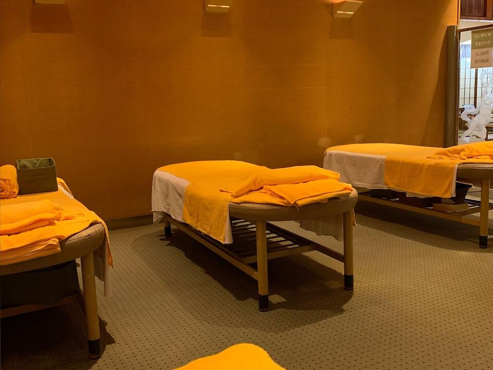 Funabashi Grand Sauna and Capsule Hotel
