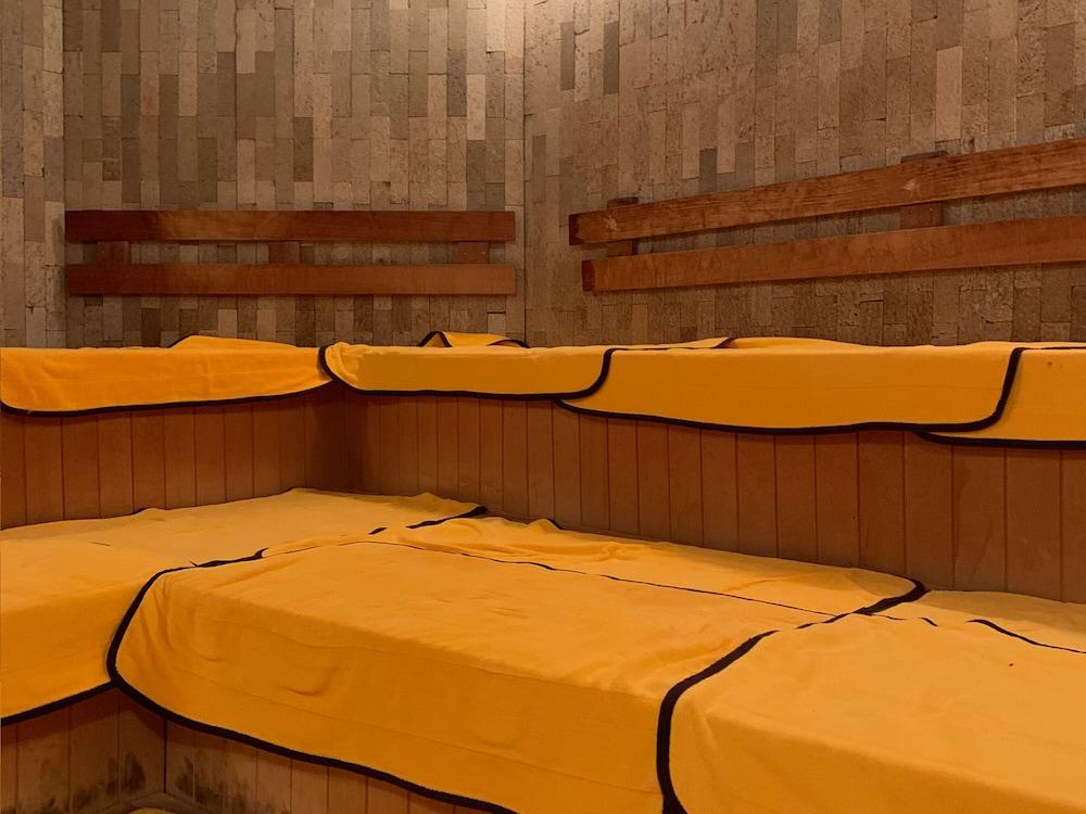 Funabashi Grand Sauna and Capsule Hotel