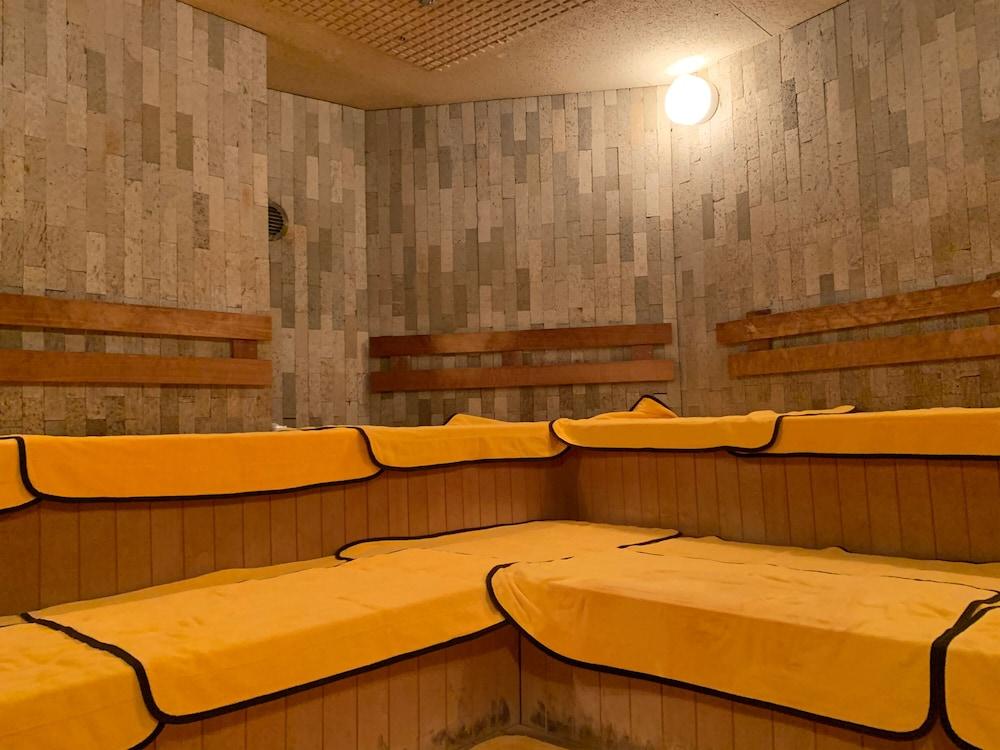 Funabashi Grand Sauna and Capsule Hotel
