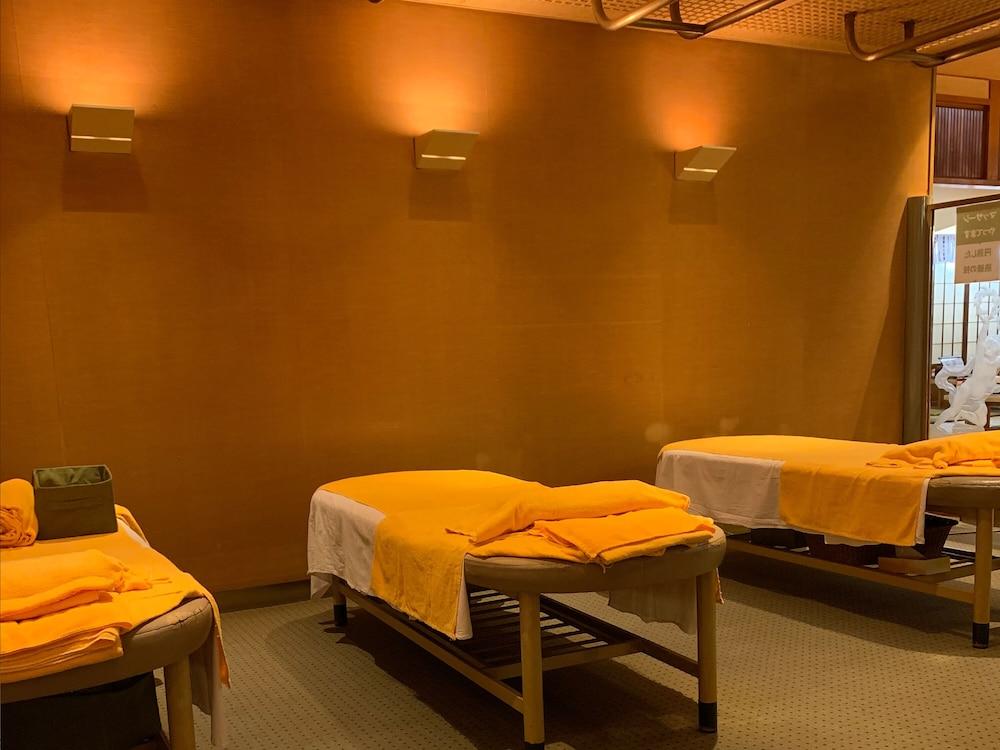Funabashi Grand Sauna and Capsule Hotel