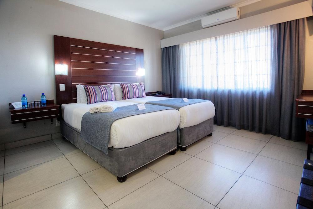 Hotel Savoy and Conference Centre