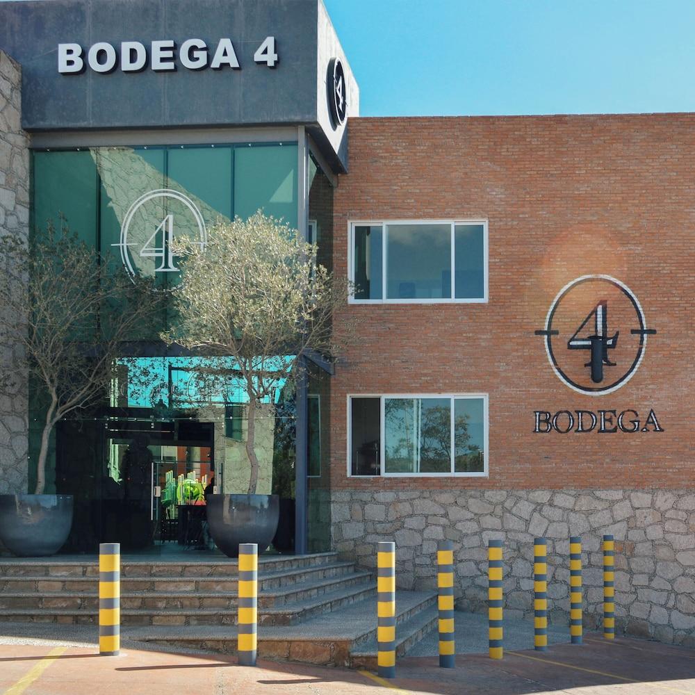 Hotel Valenciana Midway Inn