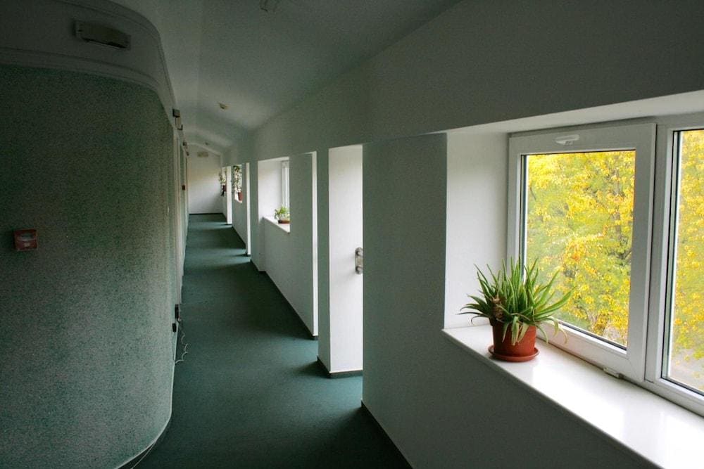 Well Hotel