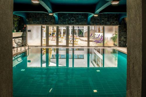 Tundérkert Hotel