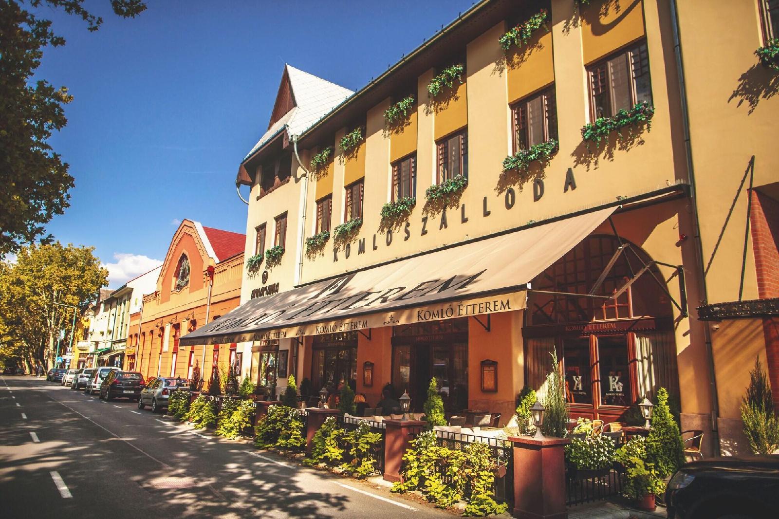 Komlo Hotel