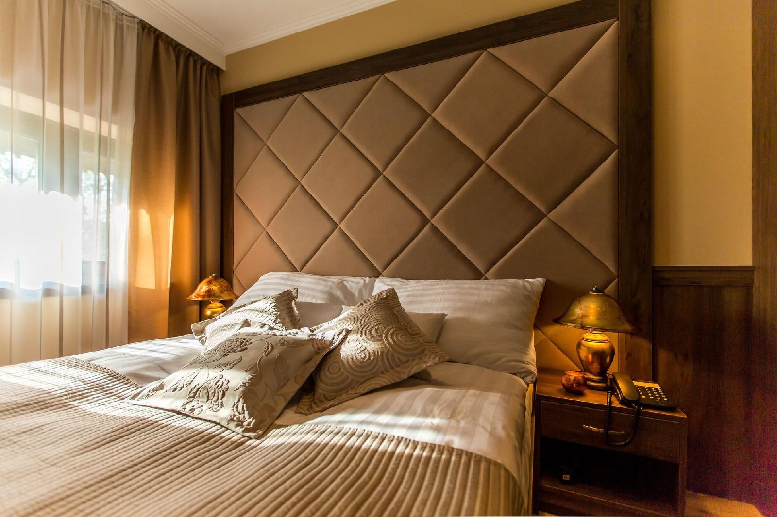 Komlo Hotel