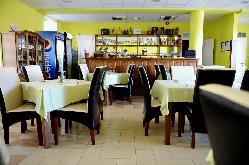 Kovacs Hotel Es Etterem