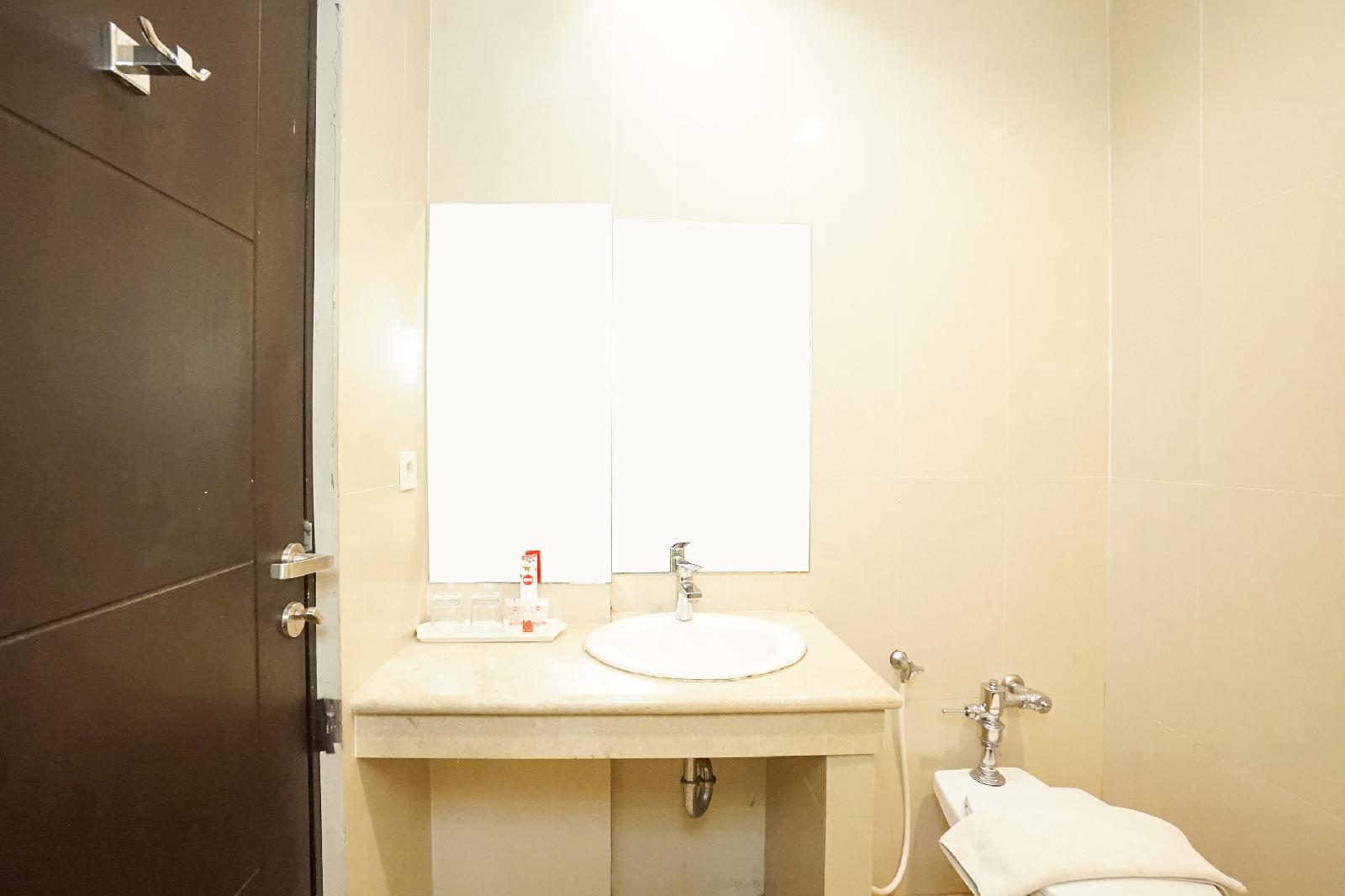 Hotel Dalwa Syariah By OYO Rooms