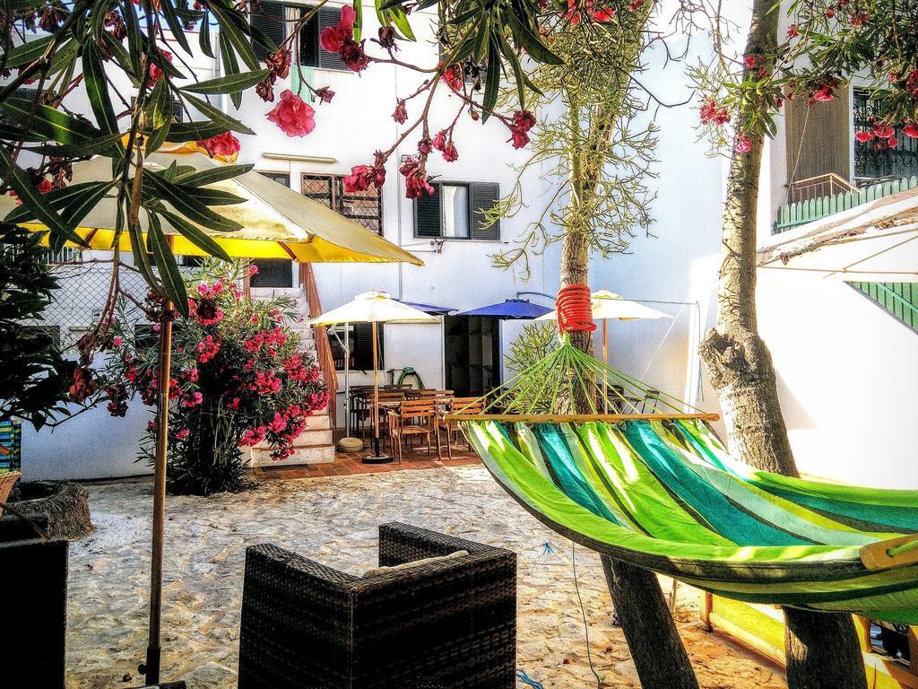 Roaz de Bandeira House