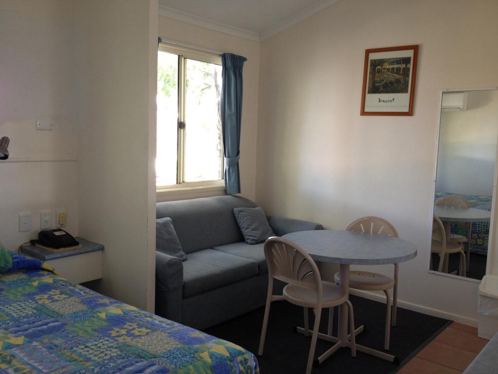 22 ON BOWEN Motel Roma