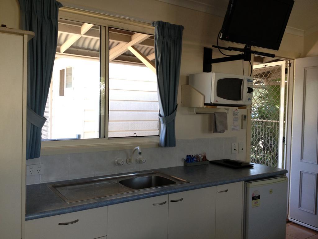 22 ON BOWEN Motel Roma