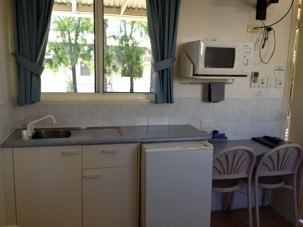 22 ON BOWEN Motel Roma