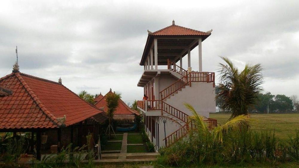 The Anara Surfing Camp