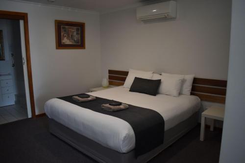 Lake Albert Motel