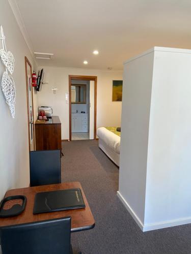 Lake Albert Motel