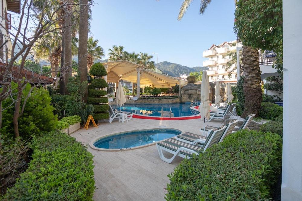 Mitos Apartments