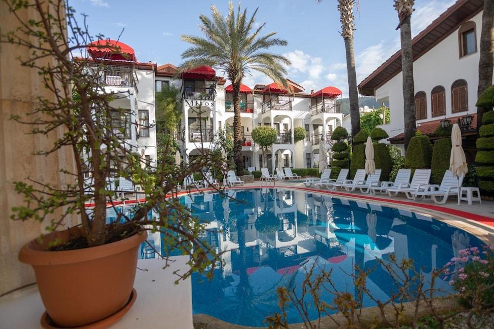 Mitos Apartments
