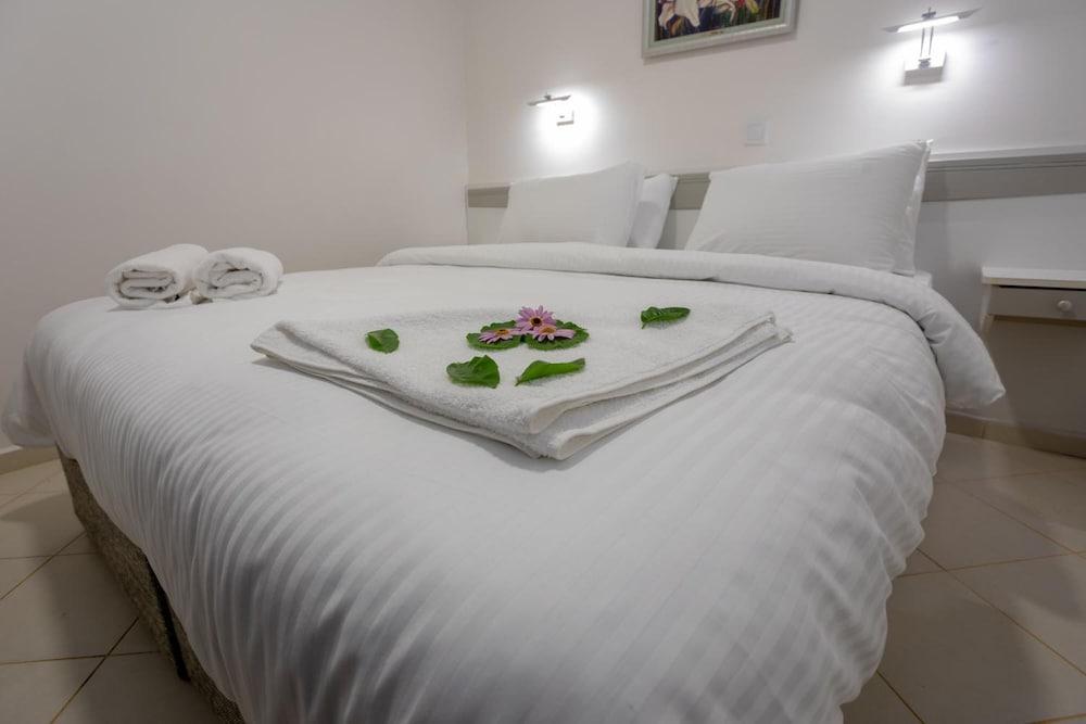 Mitos Apartments