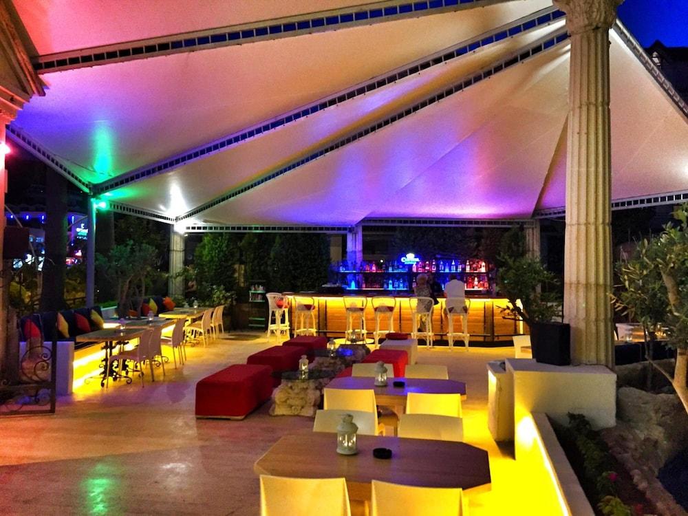 Mitos Apartments