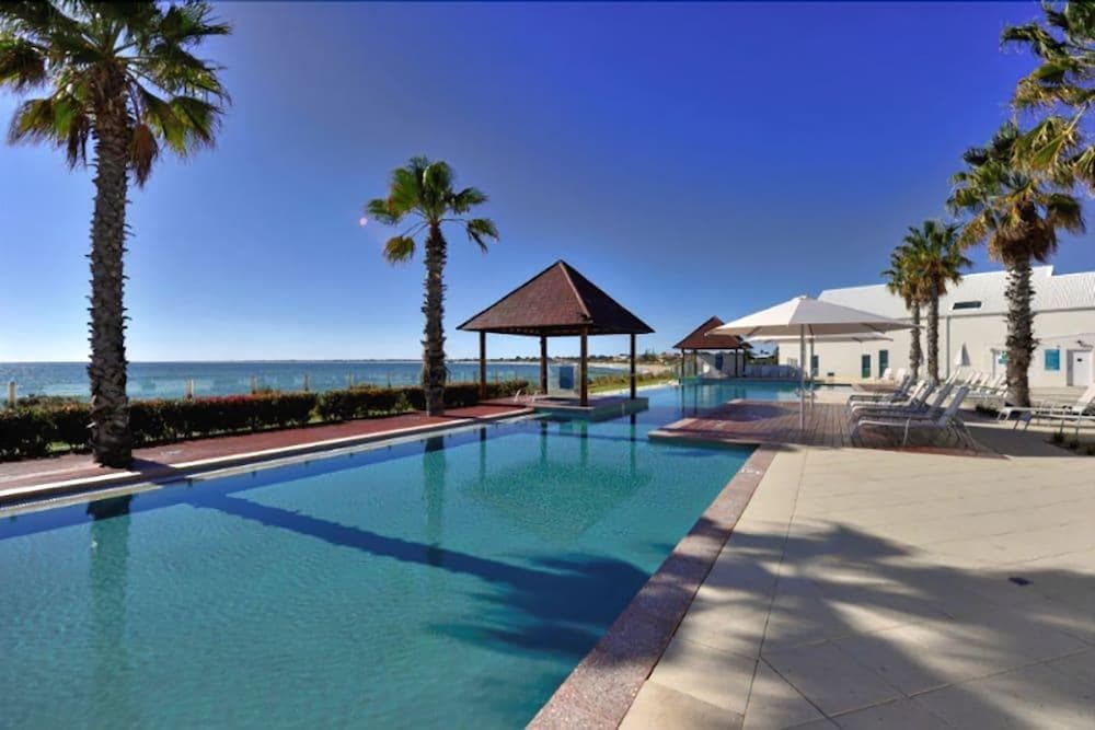 Waters Edge Luxury @ Mandurah - By The Sea Apartment