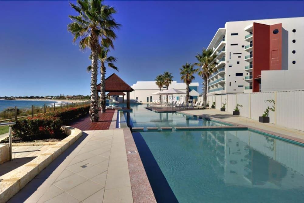 Waters Edge Luxury @ Mandurah - By The Sea Apartment