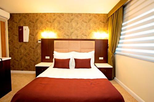 End Glory Hotel