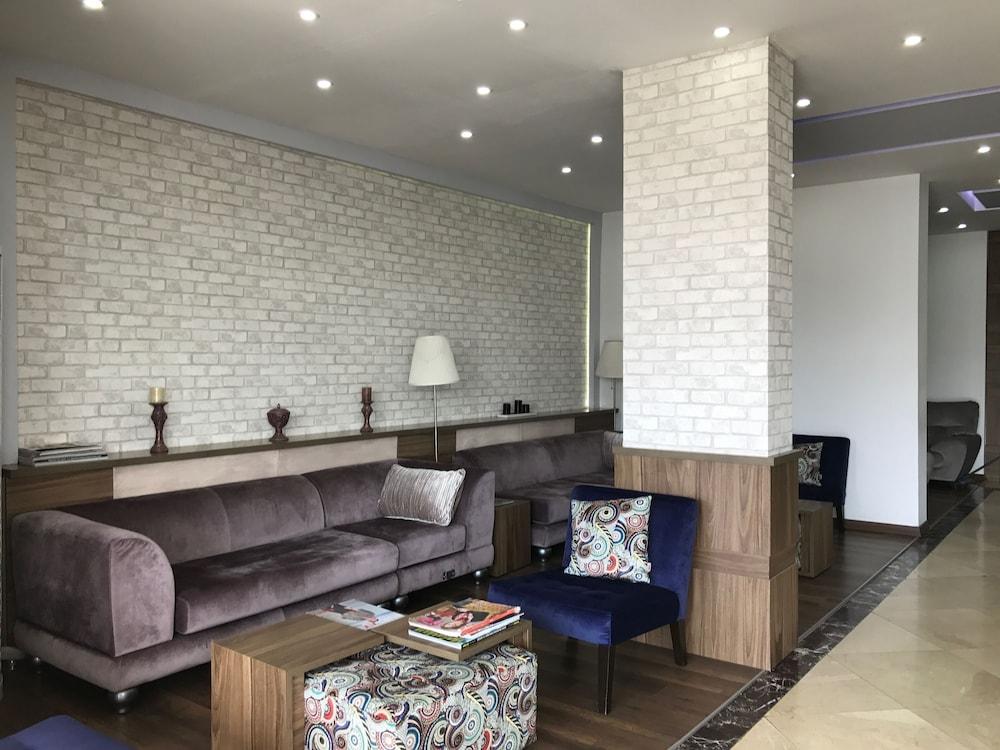 Hande Hotel