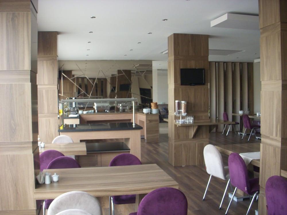 Hande Hotel
